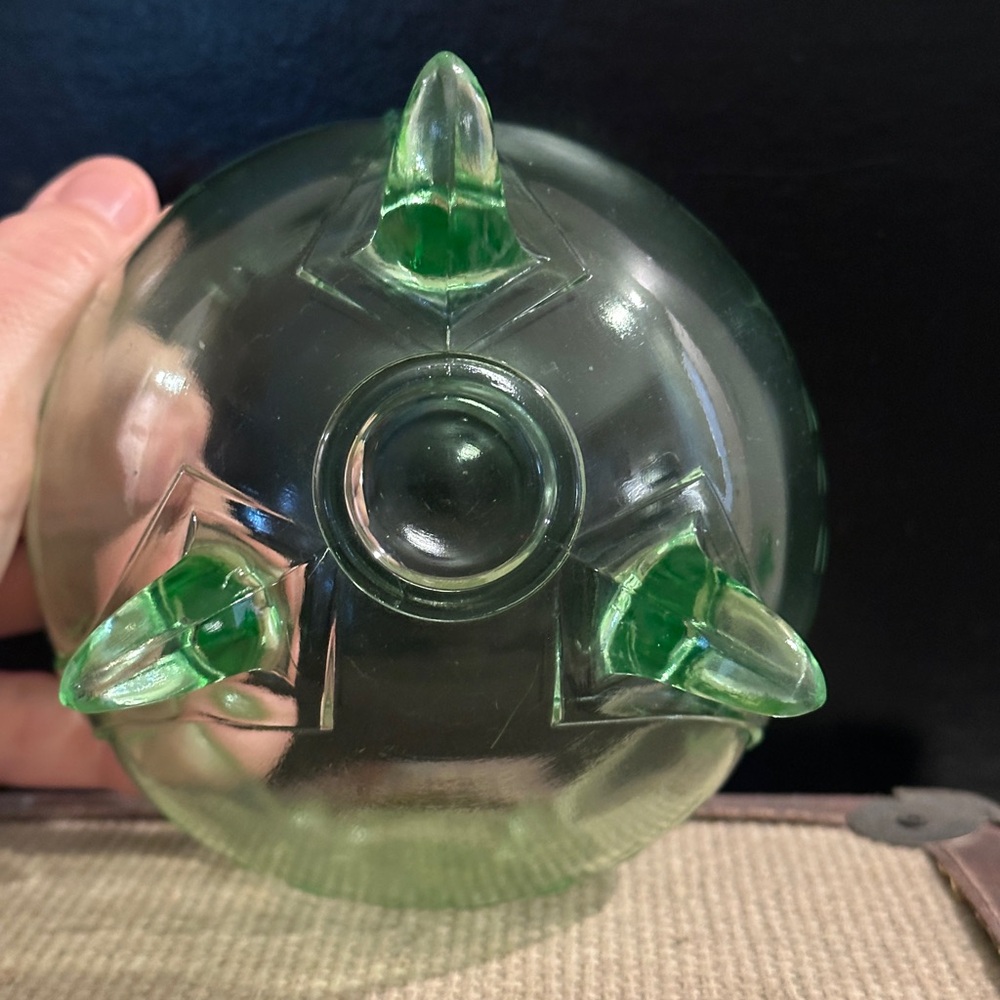 Vtg green uranium footed bowl - Picture 4 of 4